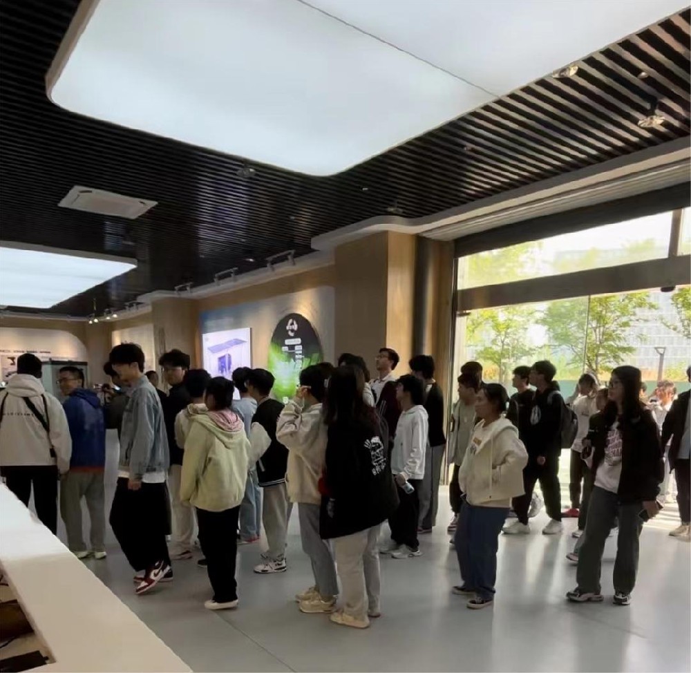 高校大學生走進宏鑫達參觀學習