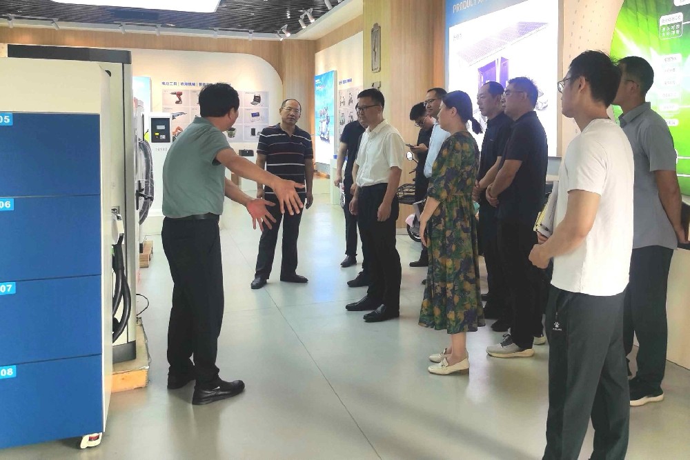 區(qū)委常委、常務副區(qū)長張永杰蒞臨宏鑫達調(diào)研